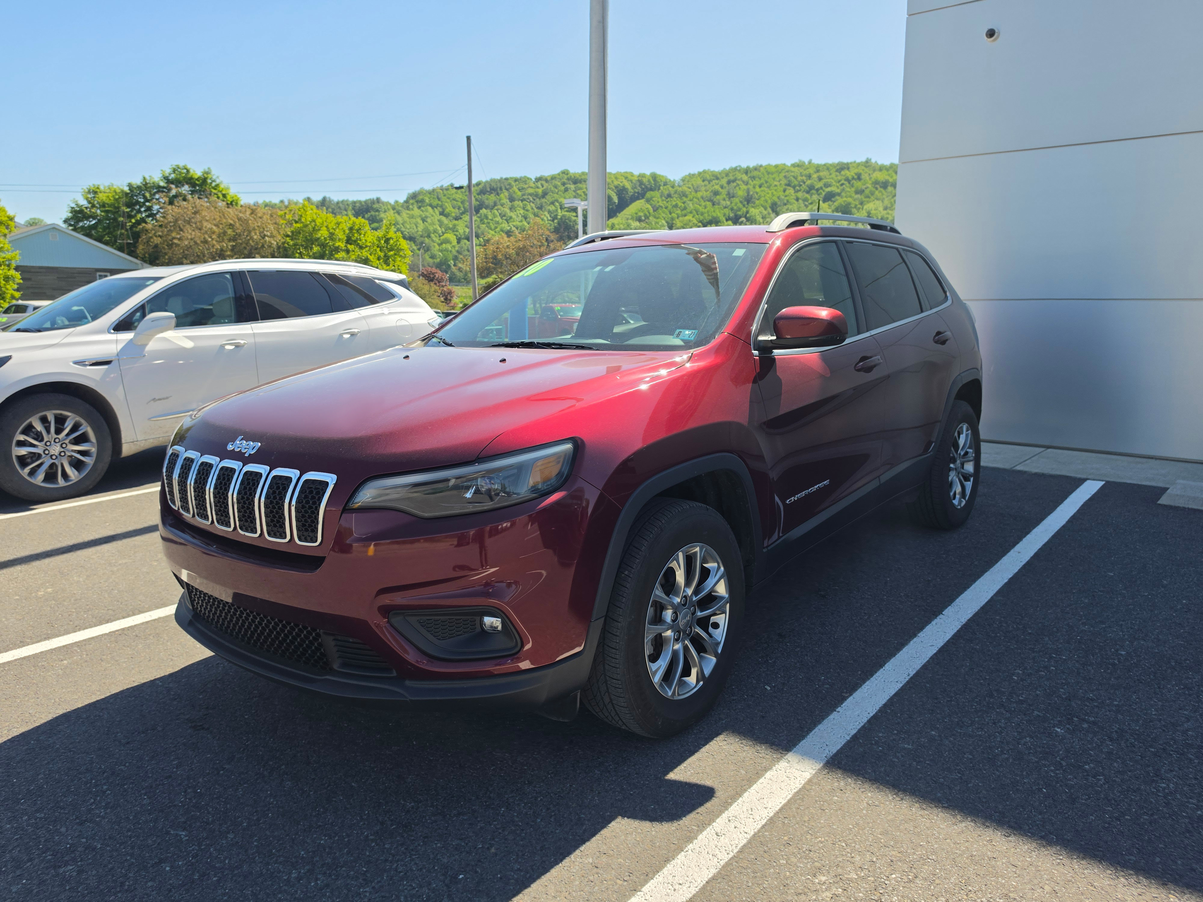 Used 2020 Jeep Cherokee Latitude Plus w/ Cold Weather Group AWD/4WD image 8
