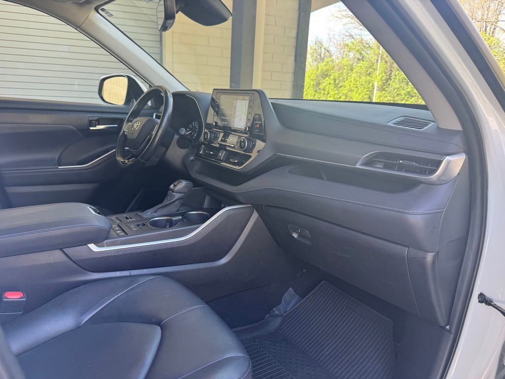 Used 2021 Toyota Highlander XLE image 11