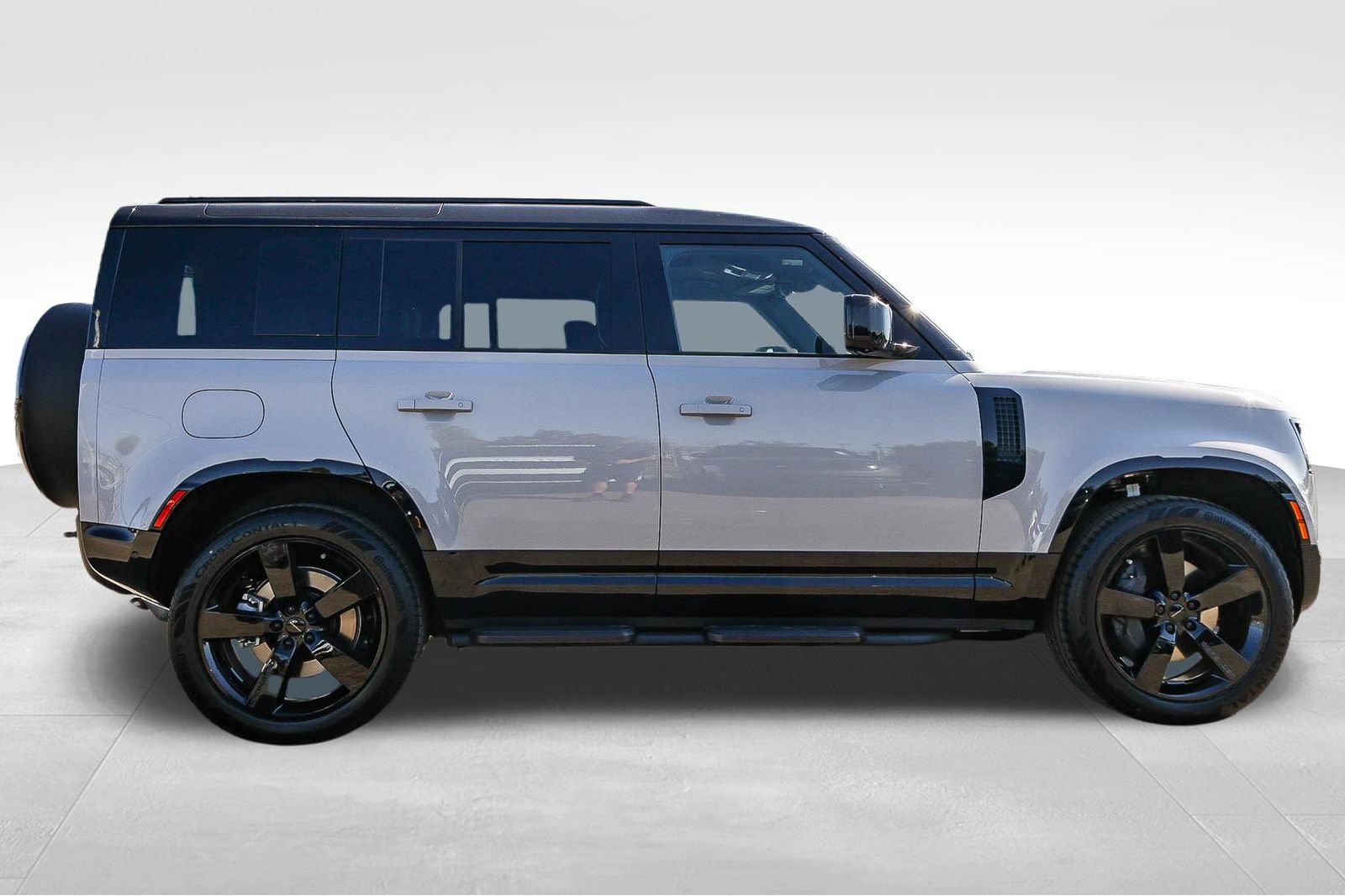 New 2026 Land Rover Defender 110 X-Dynamic SE AWD/4WD image 4