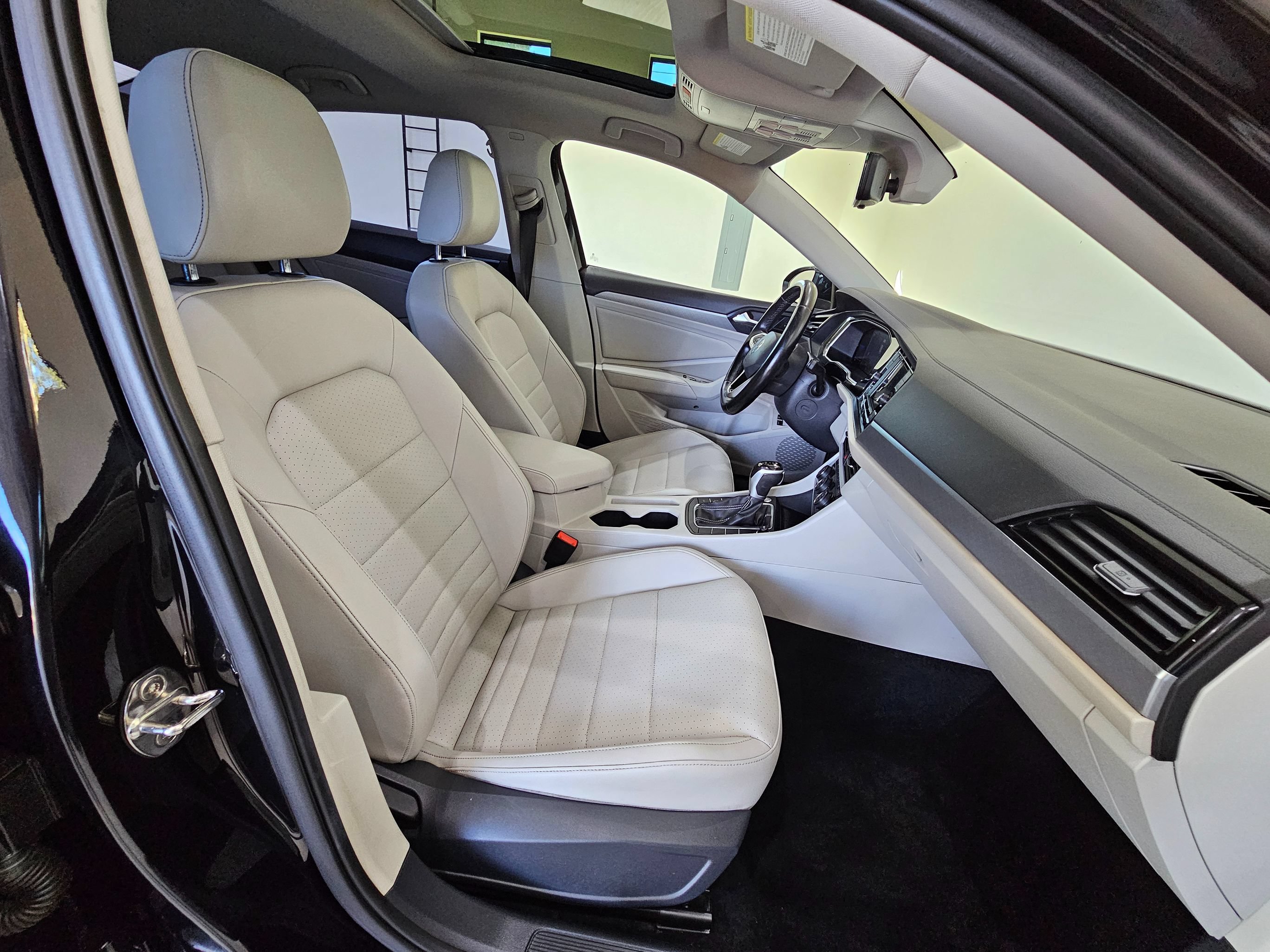 Used 2022 Volkswagen Jetta SE w/ Panoramic Sunroof Package FWD image 33