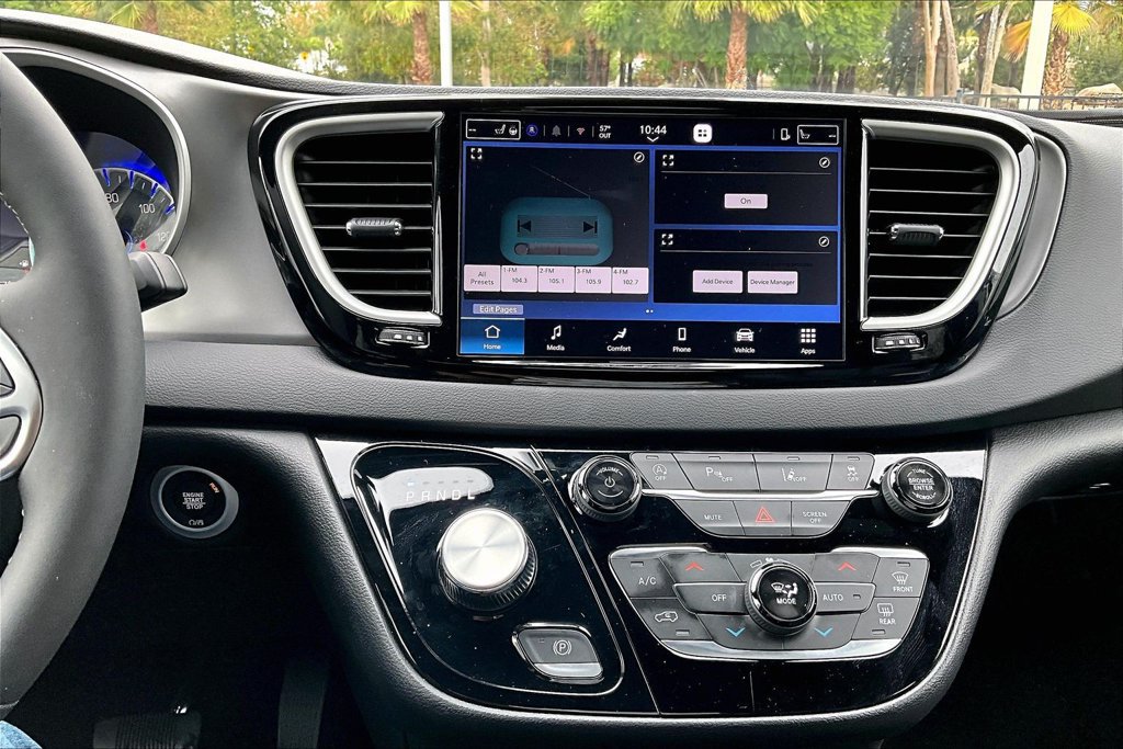 Used 2026 Chrysler Pacifica Select FWD image 34