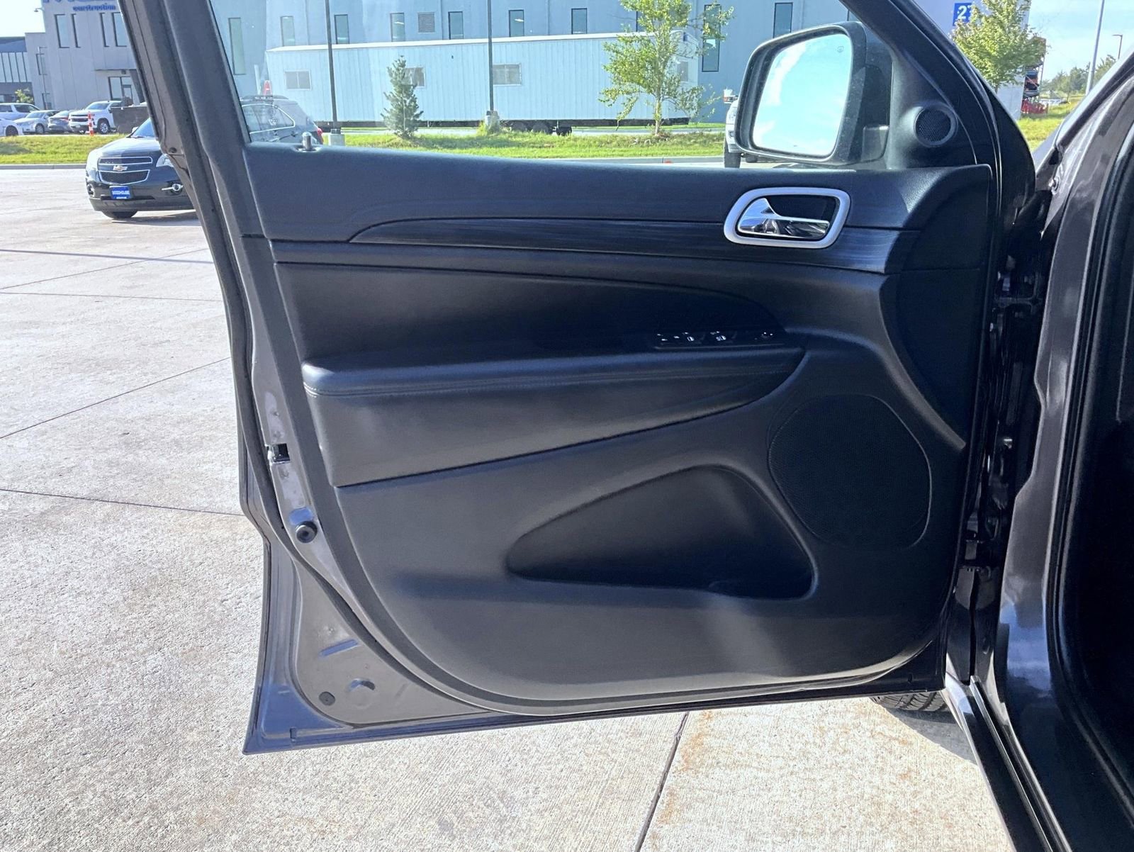 Used 2020 Jeep Grand Cherokee Altitude image 10