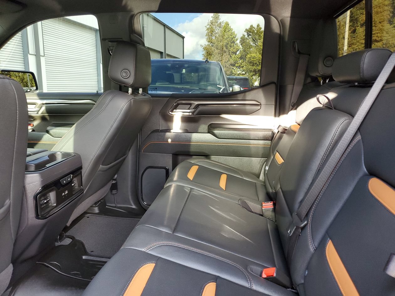 Used 2024 GMC Sierra 1500 AT4 w/ Technology Package AWD/4WD image 11