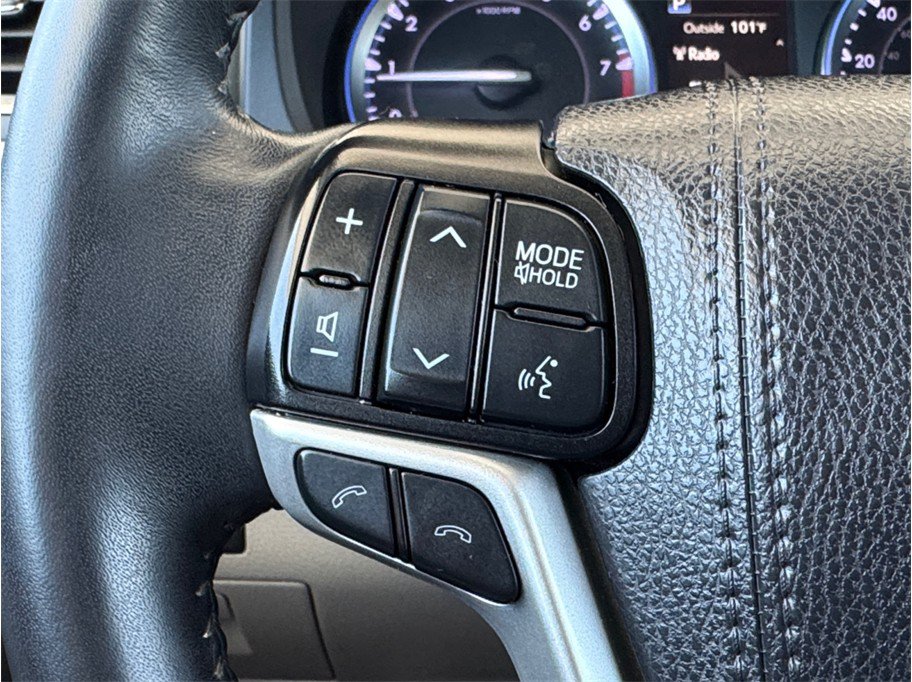 Used 2019 Toyota Highlander XLE AWD/4WD image 14