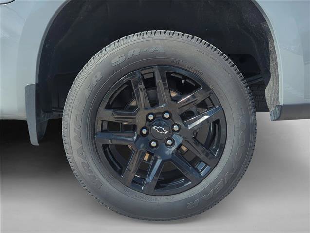 Used 2024 Chevrolet Silverado 1500 Custom w/ Turbomax Blackout Package AWD/4WD image 9