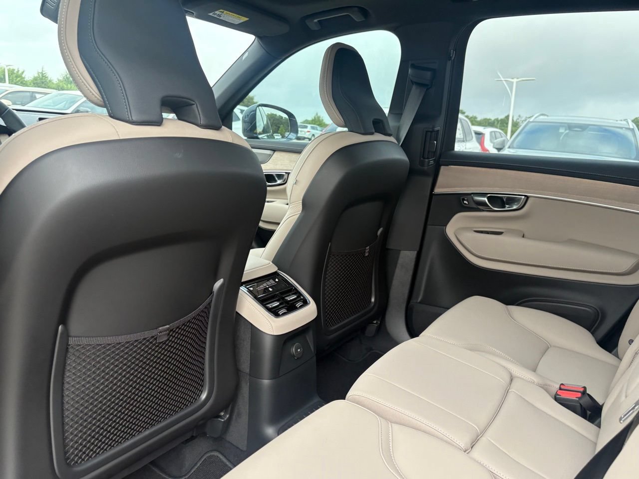 New 2026 Volvo XC90 T8 Plus w/ Protection Package Premier AWD/4WD image 23