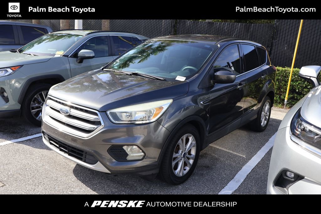 Used 2017 Ford Escape SE FWD image 1