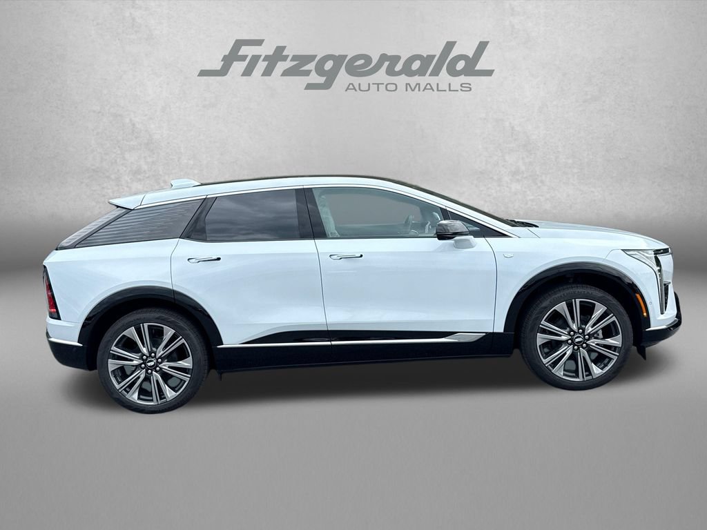 New 2026 Cadillac Optiq Luxury 2 RWD image 4