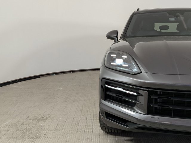 Certified 2025 Porsche Cayenne AWD/4WD image 12