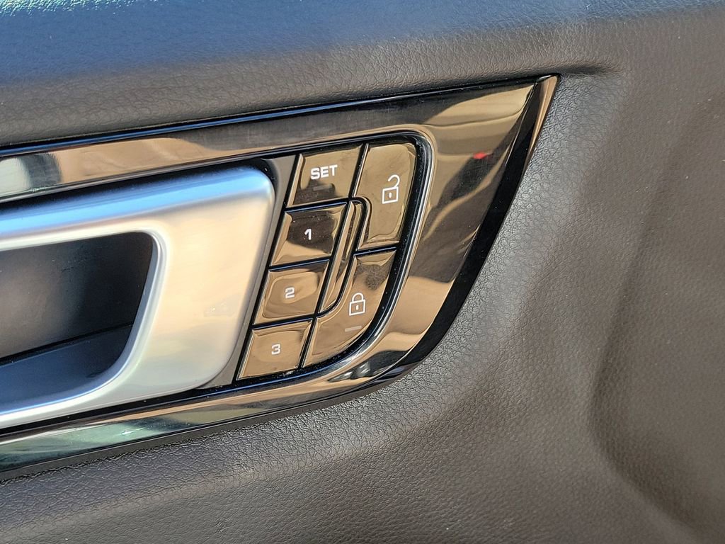 Certified 2020 Porsche Cayenne AWD/4WD image 25