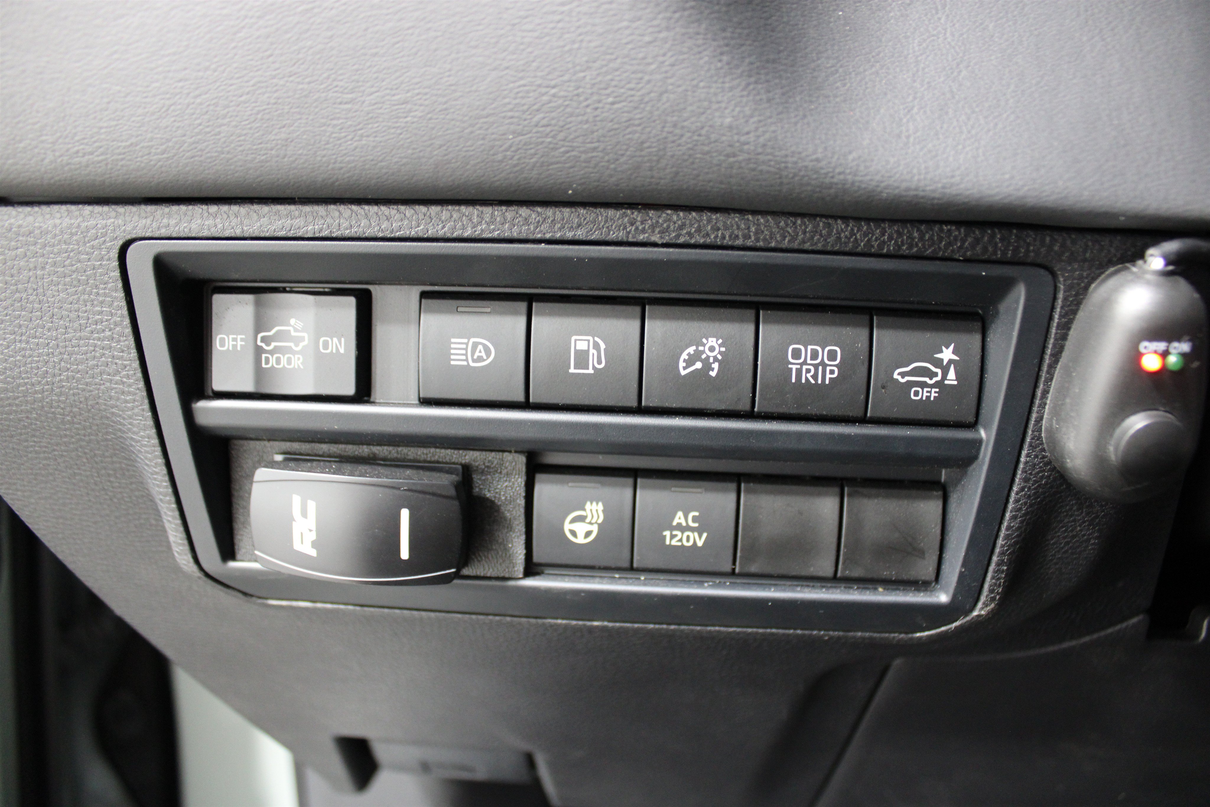 Used 2026 Toyota Tundra Platinum w/ TRD Off-Road Package AWD/4WD image 8