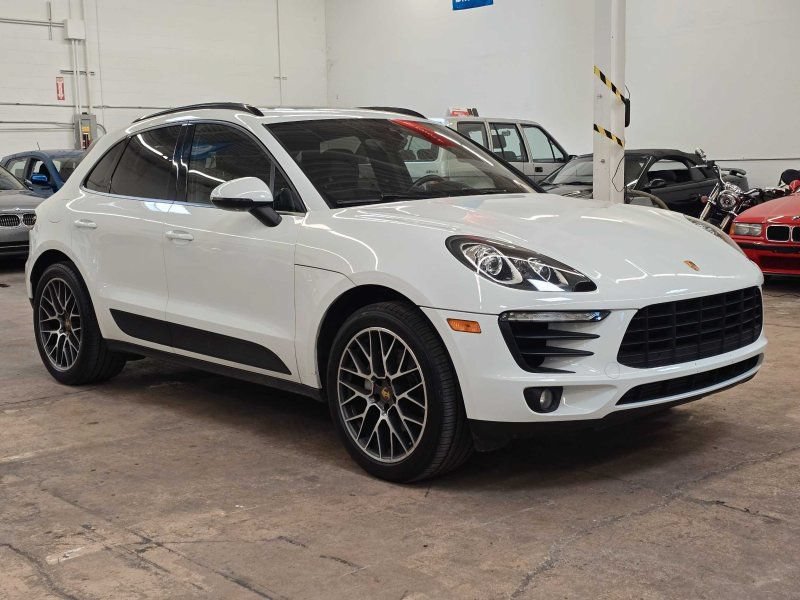 Used 2018 Porsche Macan Sport Edition AWD/4WD image 17
