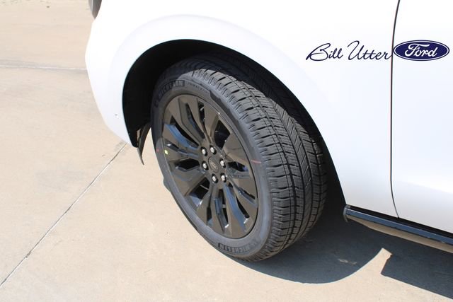 New 2025 Ford Expedition Platinum w/ Stealth Appearance Package image 5