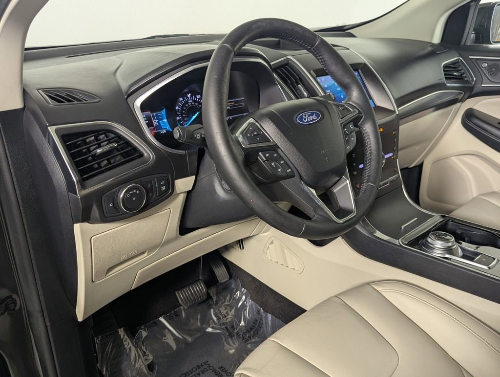 Used 2020 Ford Edge Titanium FWD image 11