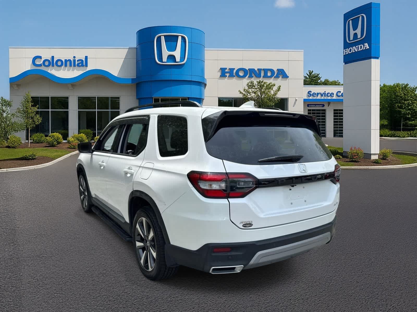 Used 2025 Honda Pilot Elite image 3