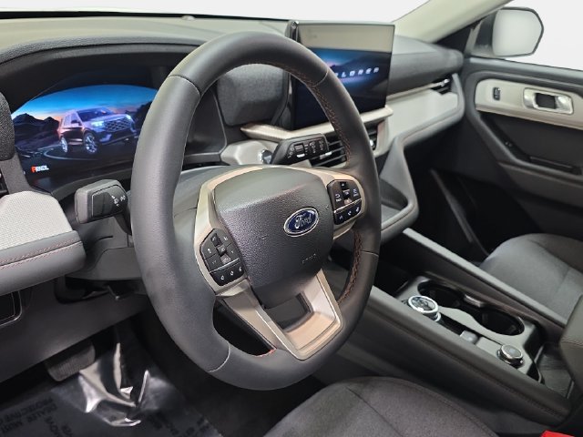 Used 2026 Ford Explorer Active AWD/4WD image 14