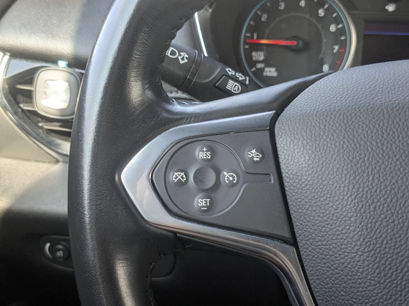 Used 2022 Chevrolet Traverse LT AWD/4WD image 17