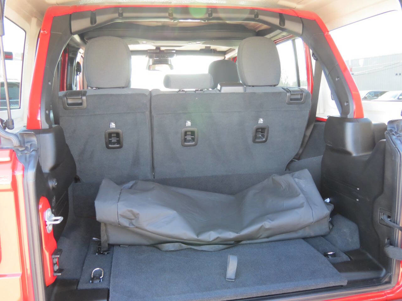 Used 2025 Jeep Wrangler Unlimited Sahara image 21