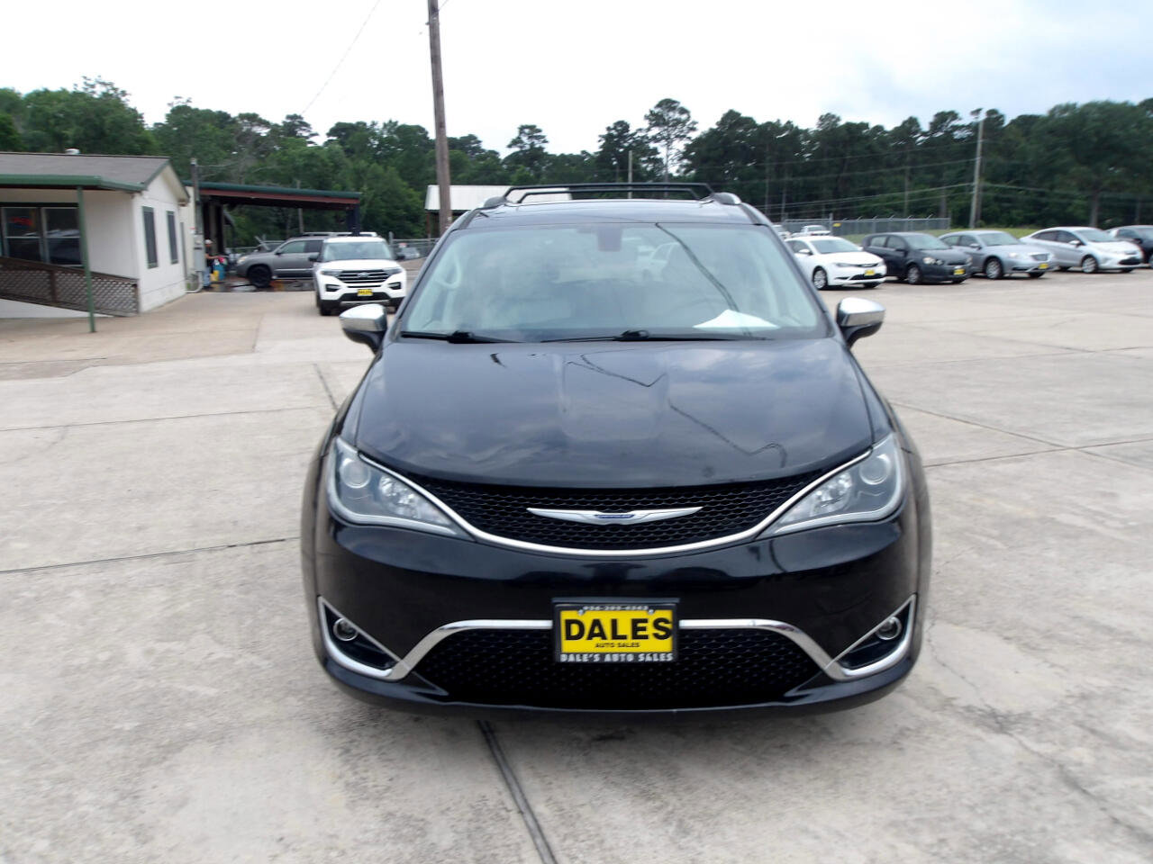 Used 2020 Chrysler Pacifica Limited image 3