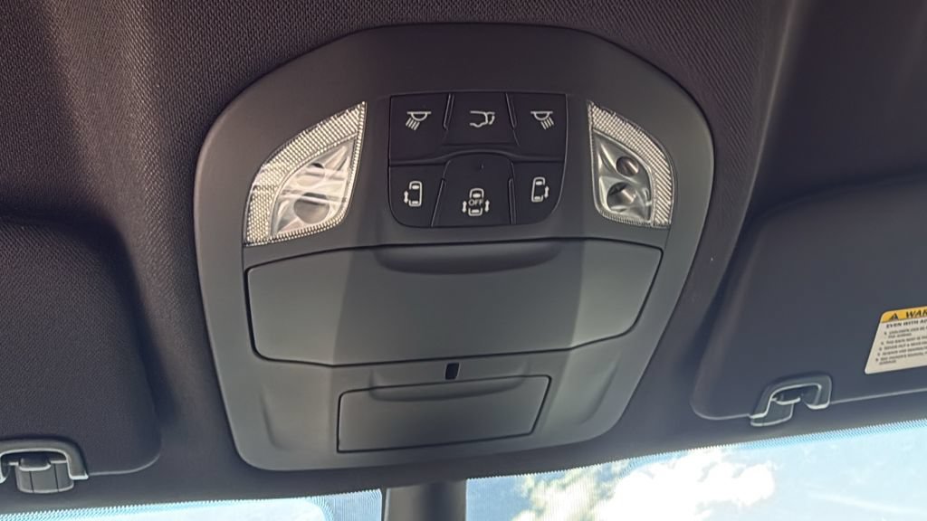 New 2027 Chrysler Pacifica Select AWD/4WD image 18