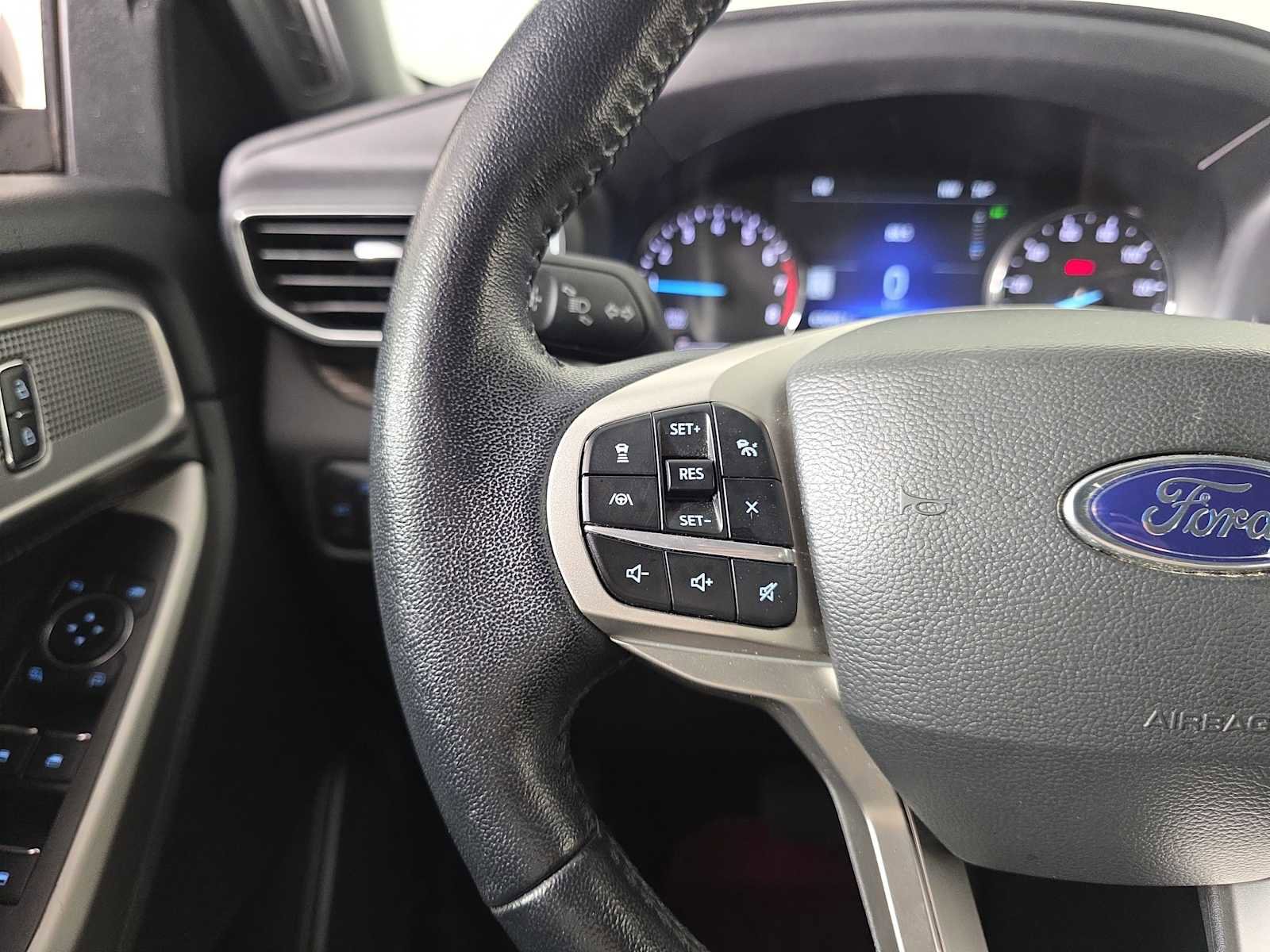 Used 2022 Ford Explorer Limited image 22
