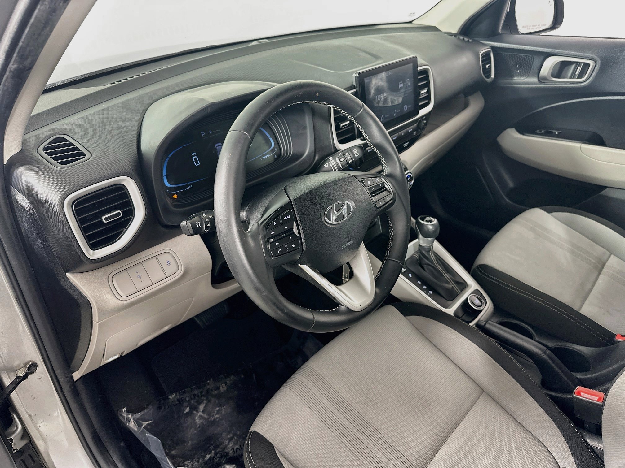Used 2023 Hyundai Venue SEL FWD image 9