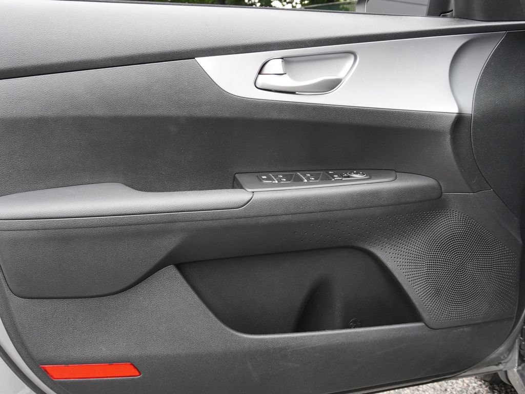Used 2022 Kia Forte LXS FWD image 11