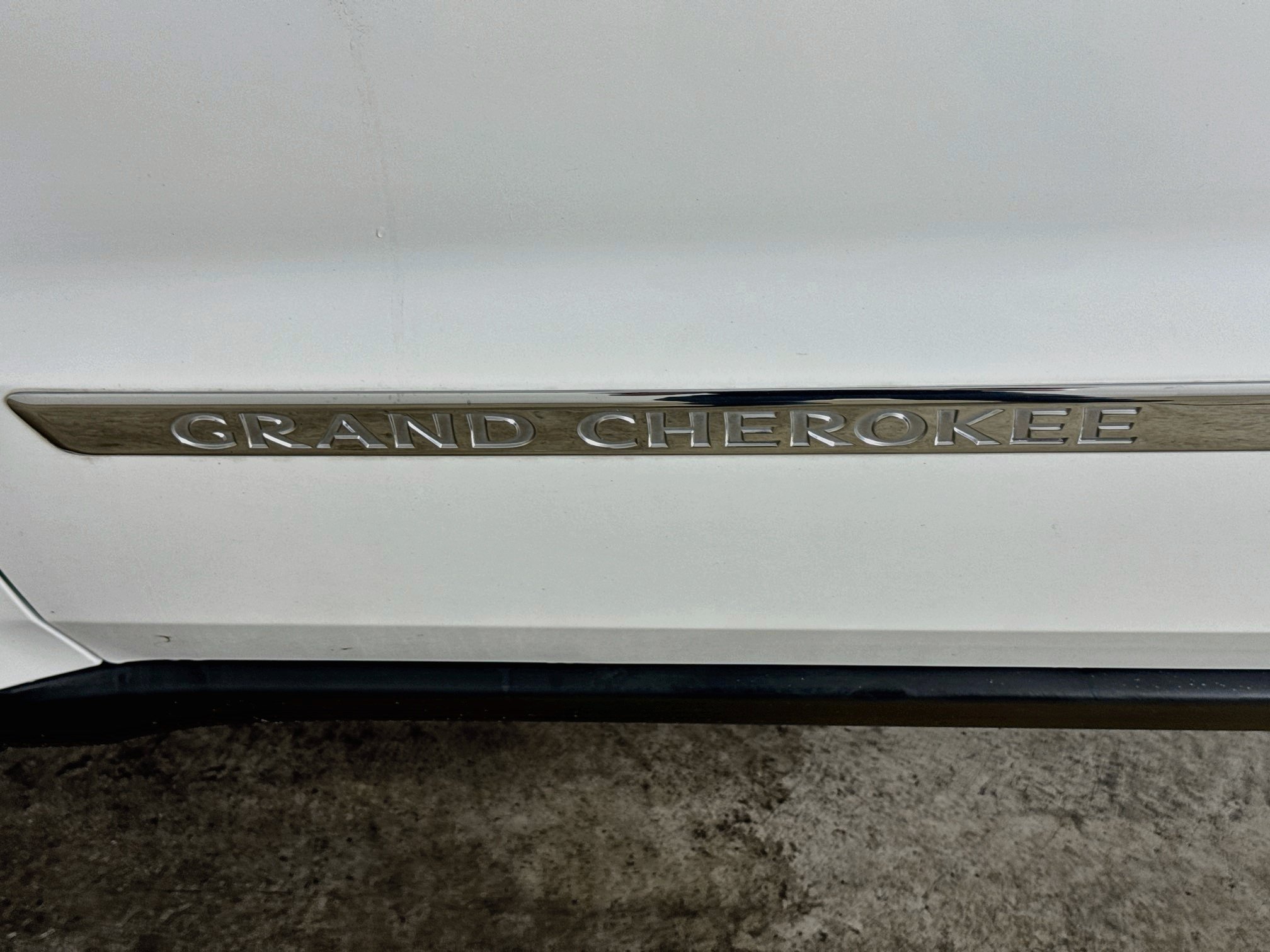 Used 2013 Jeep Grand Cherokee Overland Summit AWD/4WD image 28