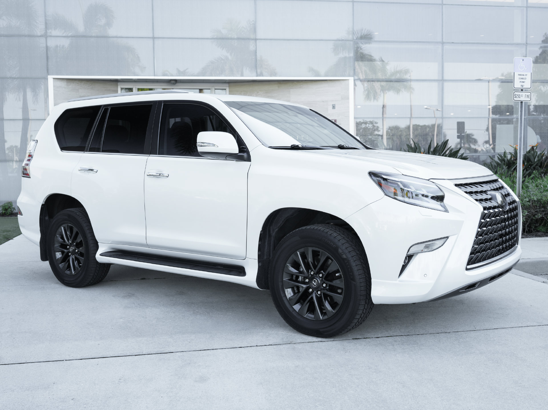 Used 2020 Lexus GX 460 Premium w/ Premium Package AWD/4WD image 4