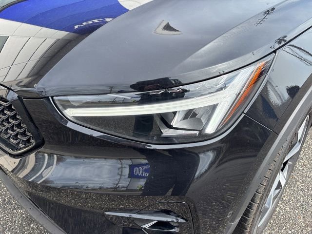 Used 2025 Volvo XC40 B5 Plus image 9