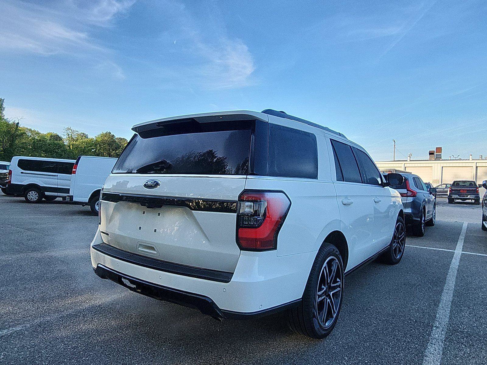 Used 2021 Ford Expedition Limited image 5
