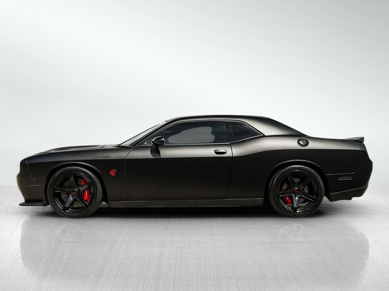 Used 2015 Dodge Challenger SRT Hellcat RWD image 2
