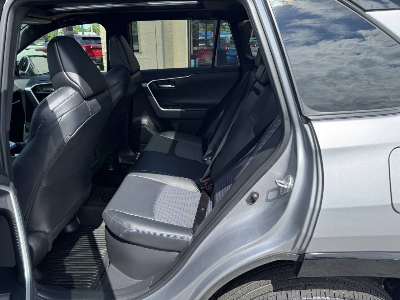 Used 2023 Toyota RAV4 XSE AWD/4WD image 9