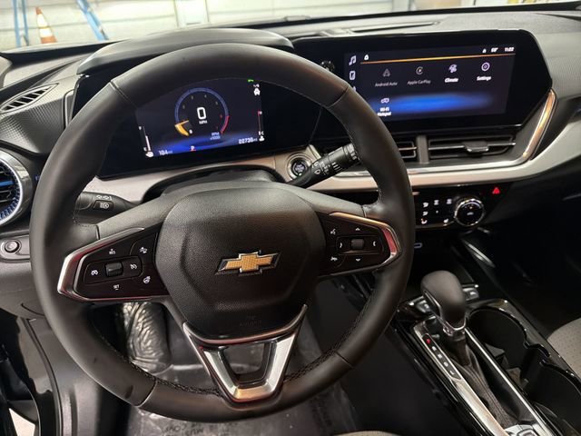 Certified 2025 Chevrolet Trax LT w/ LT Convenience Package image 17