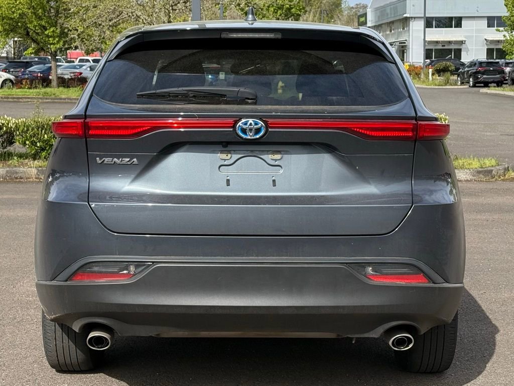 Used 2023 Toyota Venza LE AWD/4WD image 4