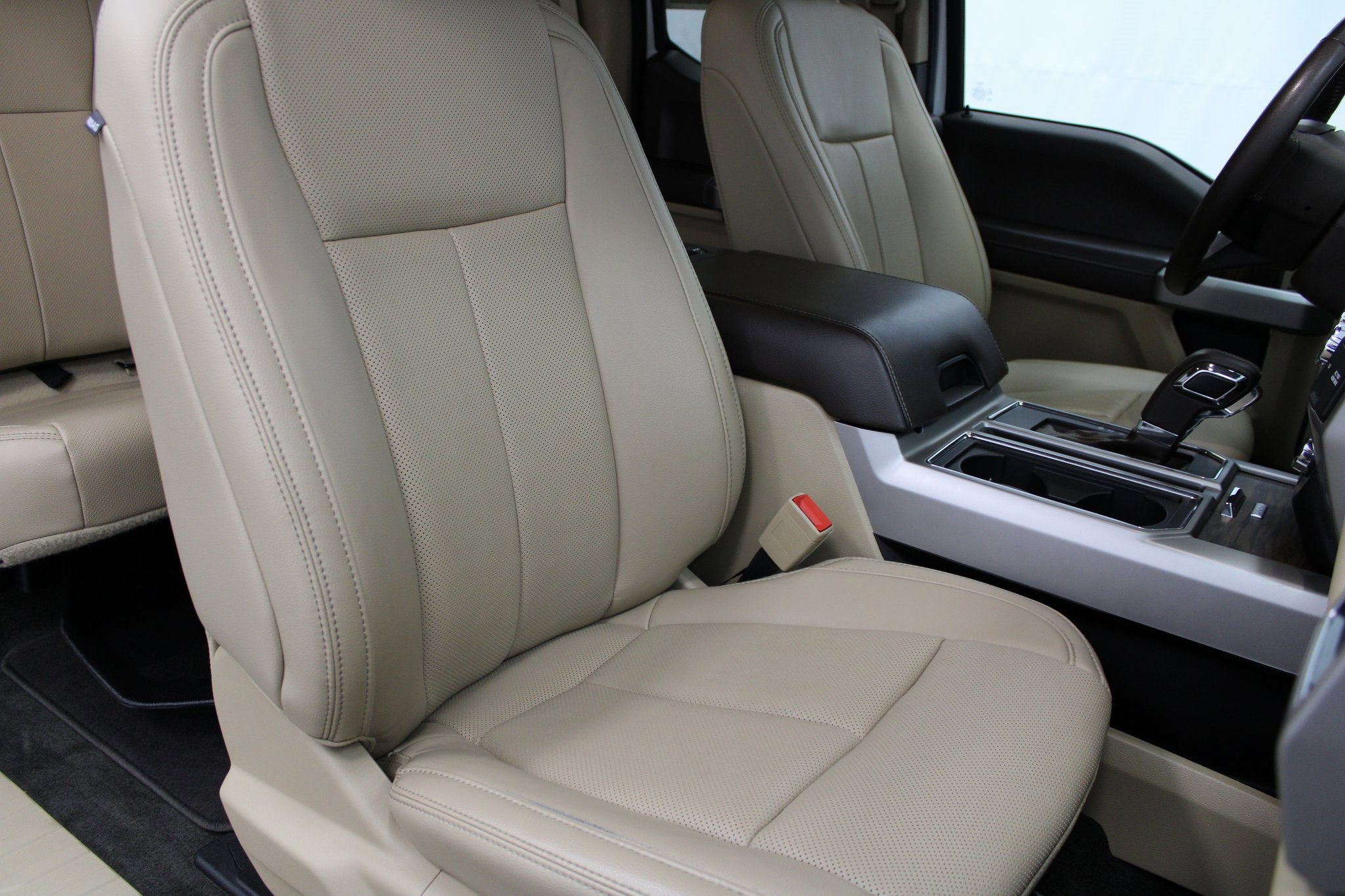 Used 2018 Ford F150 Lariat w/ Equipment Group 501A Mid image 27