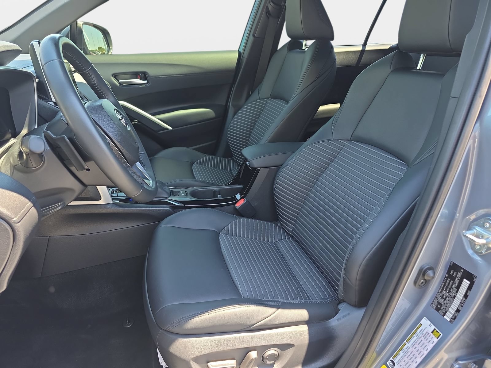 Used 2024 Toyota Corolla Cross AWD Hybrid w/ Convenience Package image 15