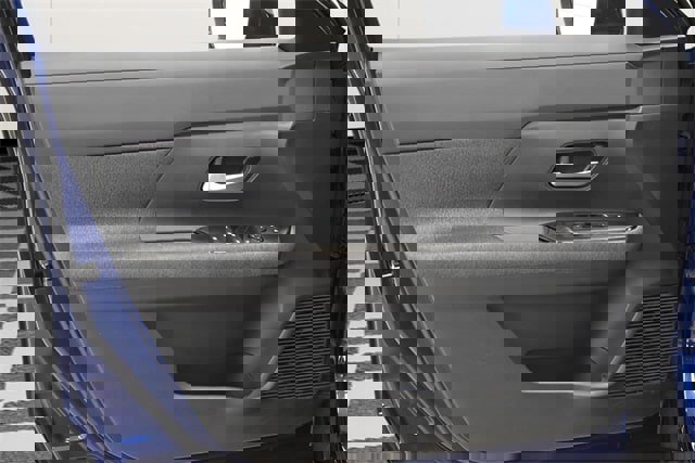 Used 2025 Nissan Kicks SV image 22