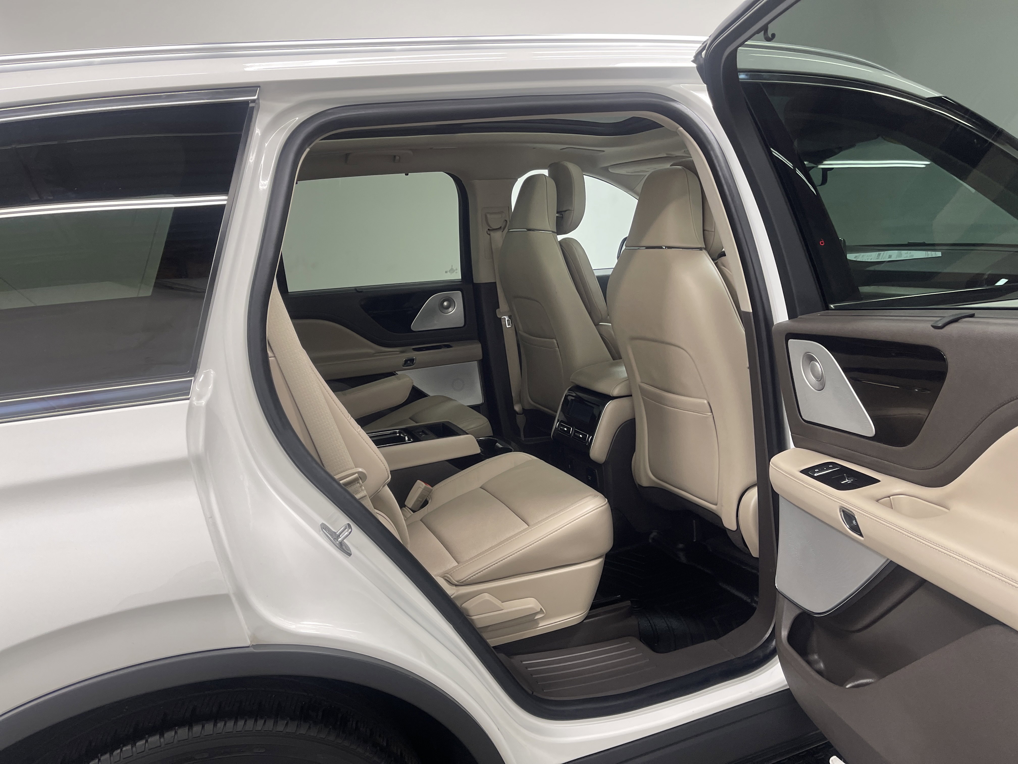 Used 2022 Lincoln Aviator Reserve w/ Equipment Group 201A image 21