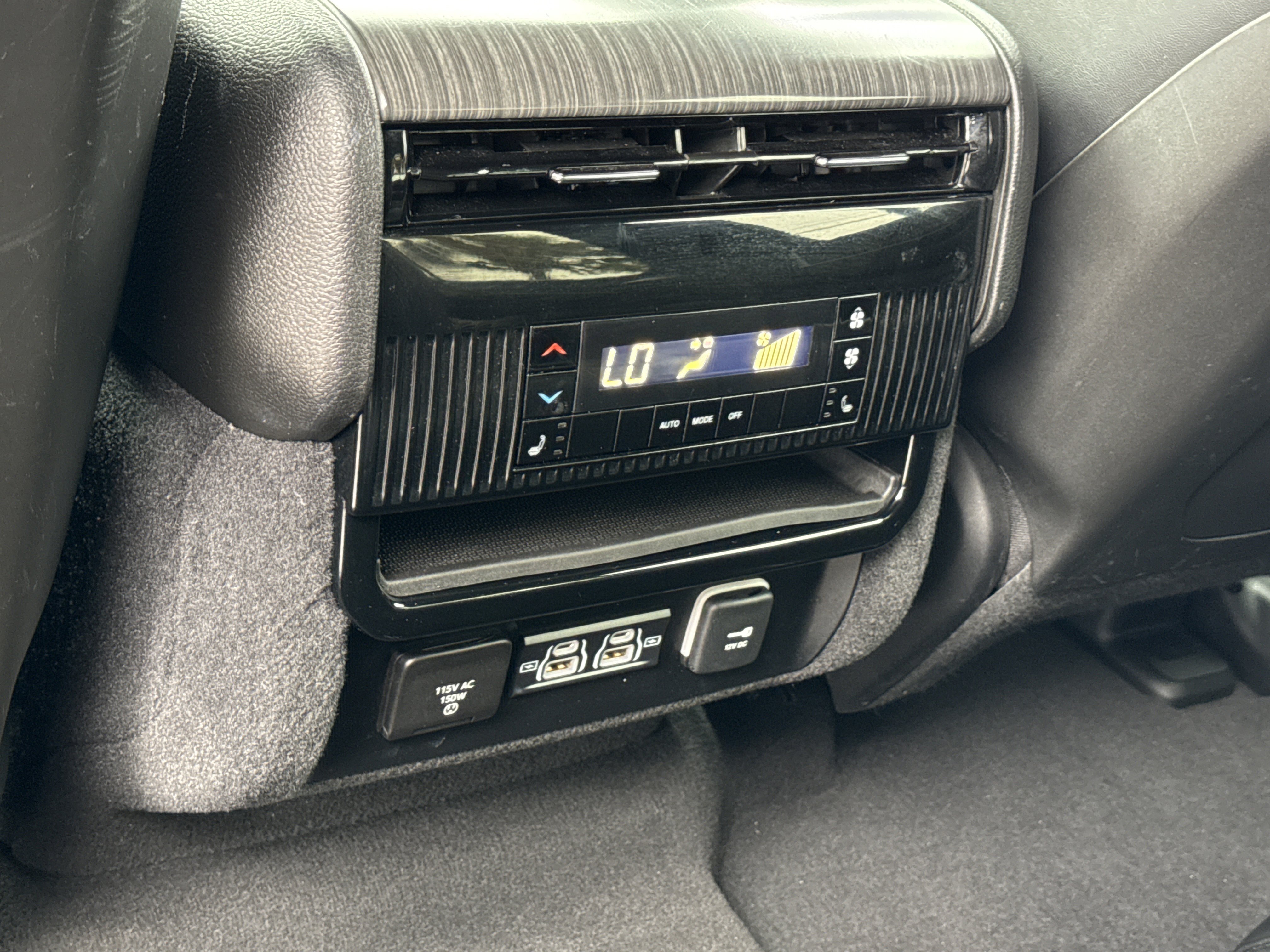 Used 2023 Jeep Wagoneer L Series III w/ Preferred Equipment Group image 14