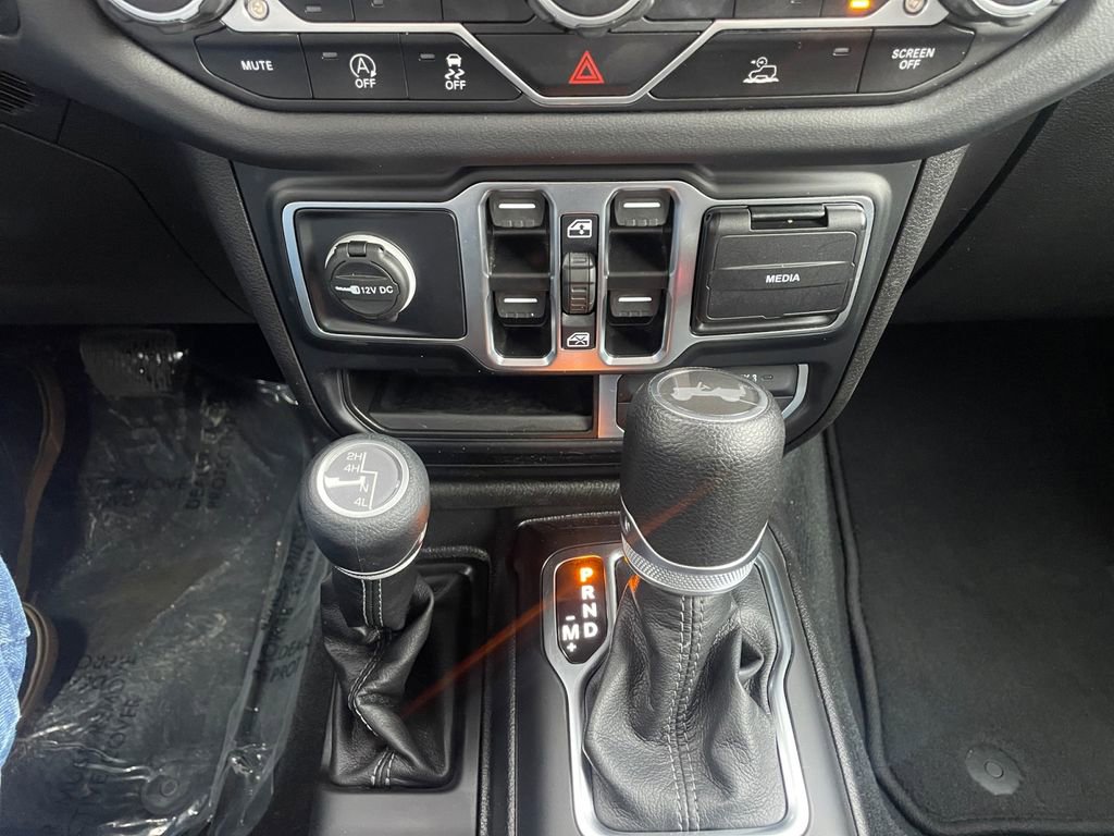 Used 2024 Jeep Wrangler Sahara image 27