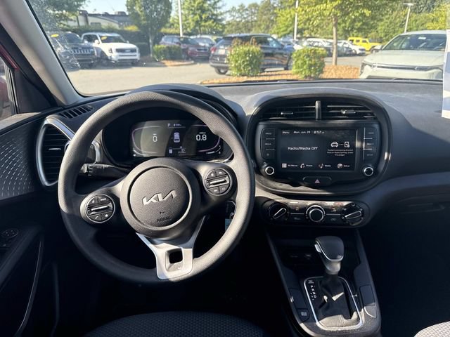 Certified 2023 Kia Soul LX FWD image 4