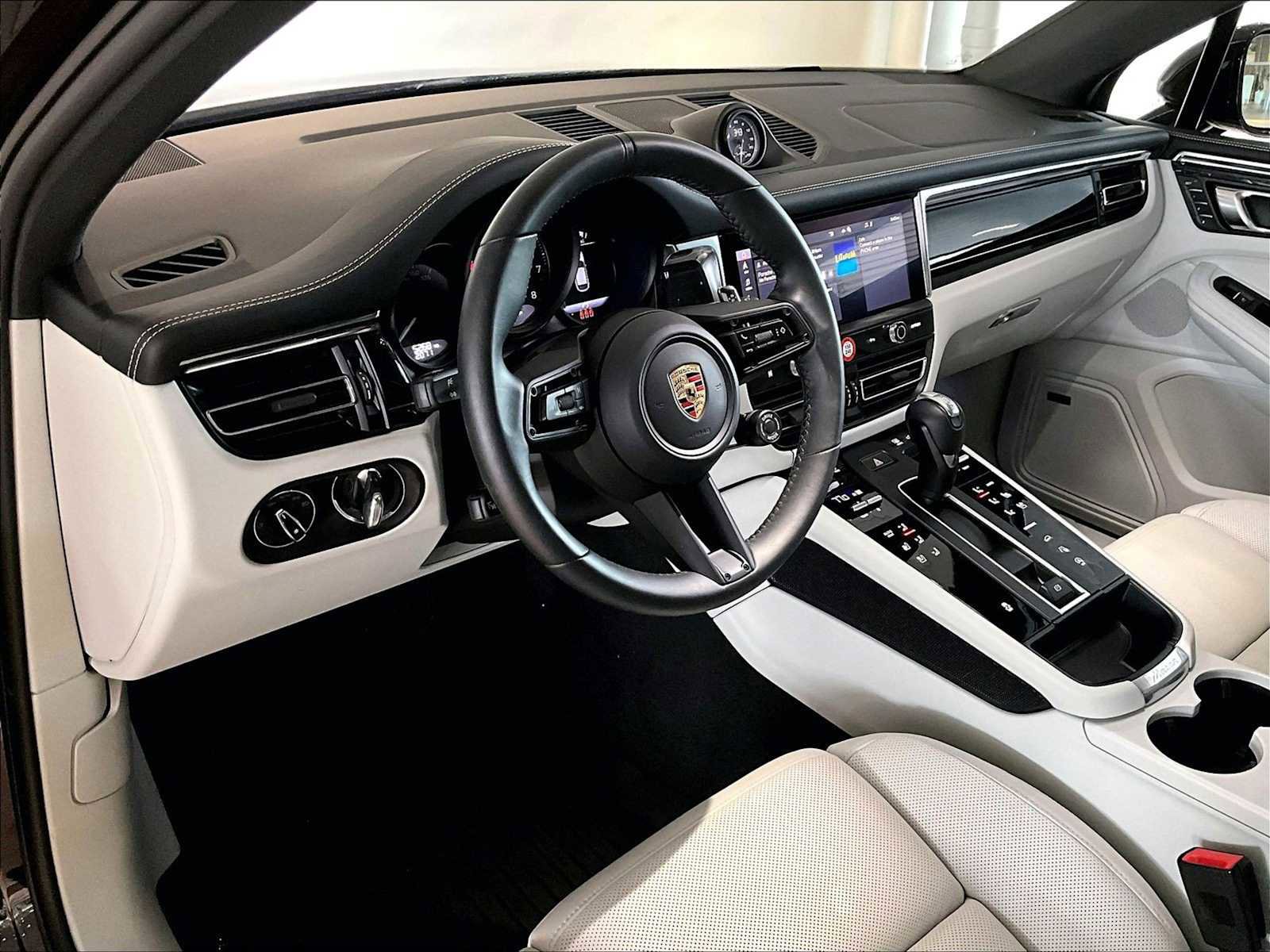 Used 2025 Porsche Macan image 7