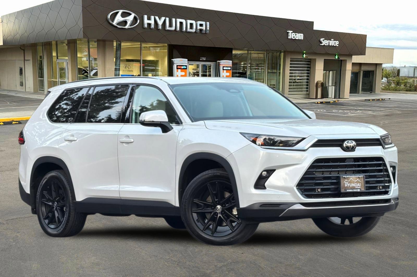 Used 2024 Toyota Grand Highlander Limited image 2