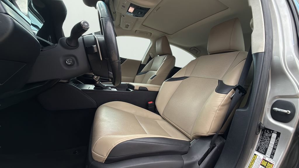 Certified 2021 Lexus ES 300h w/ Premium Package image 10