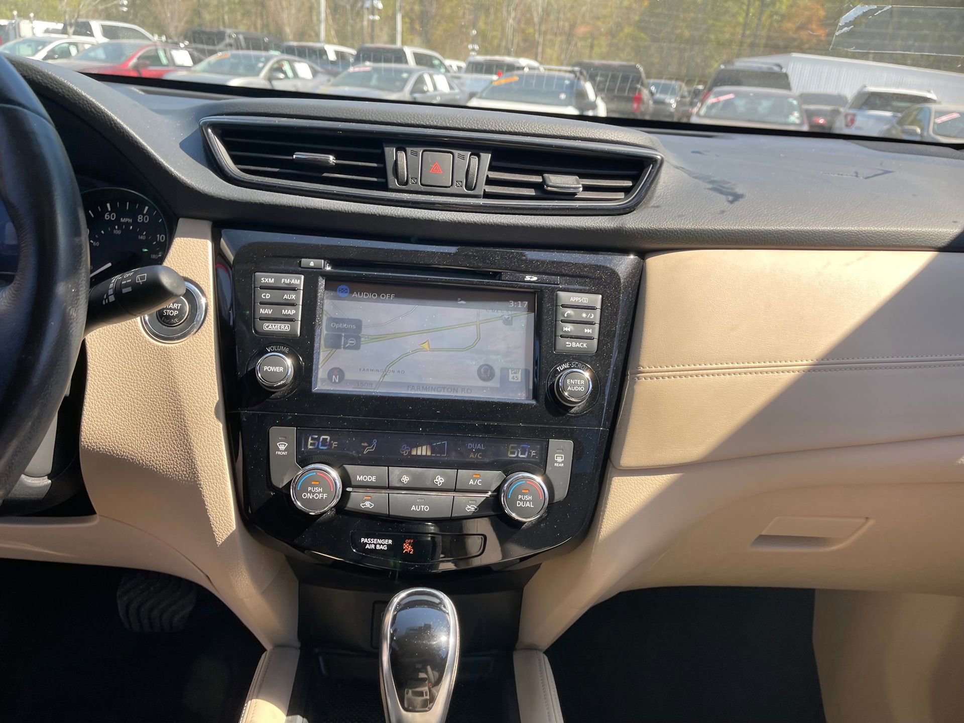 Used 2017 Nissan Rogue SL w/ SL Premium Package FWD image 17