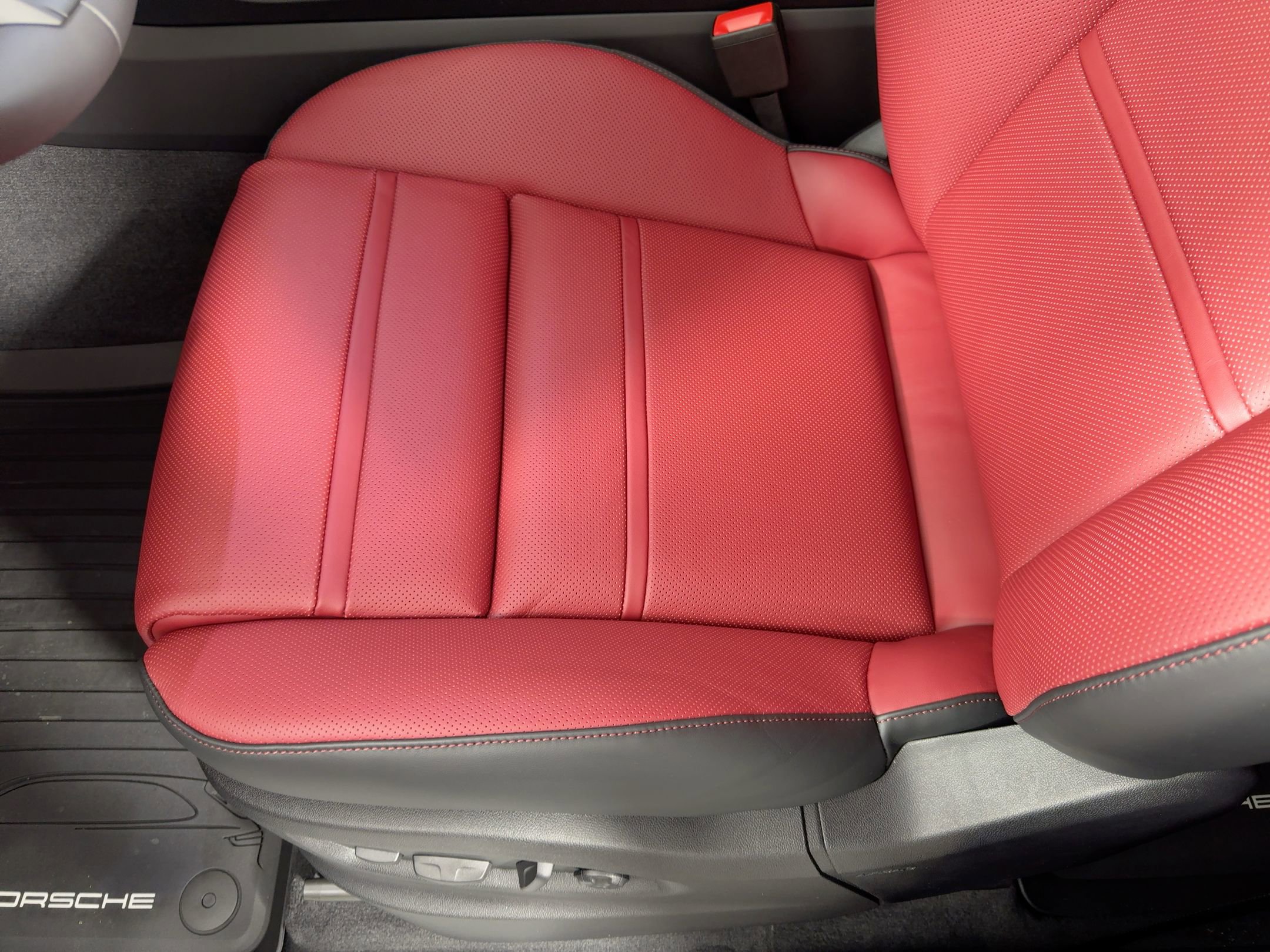 Used 2026 Porsche Cayenne Coupe image 14