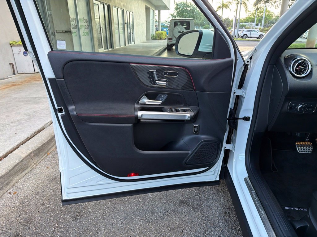 Used 2022 Mercedes-Benz GLB 250 4MATIC image 46