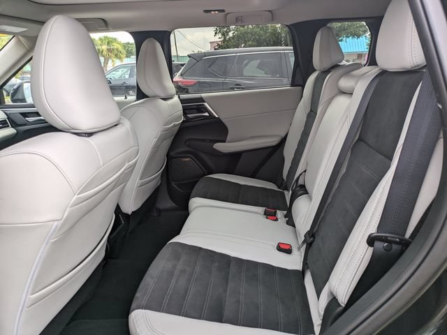 Used 2025 Mitsubishi Outlander SE FWD image 14
