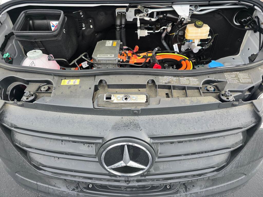 New 2025 Mercedes-Benz eSprinter 170 Cargo image 13